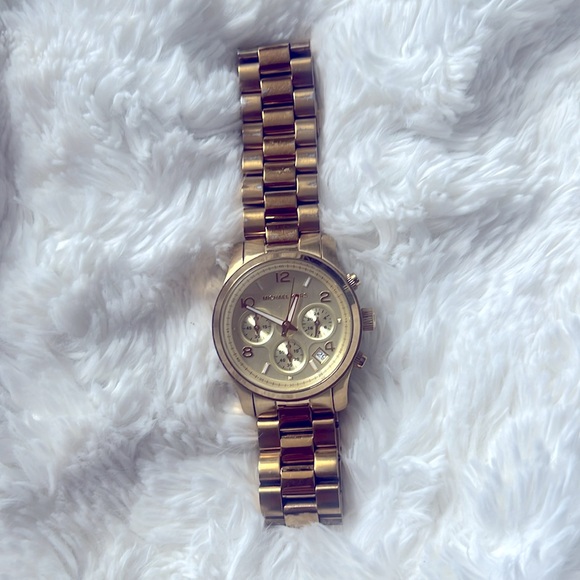 Woman’s gold Michael Kors watch in great condition - Picture 3 of 3